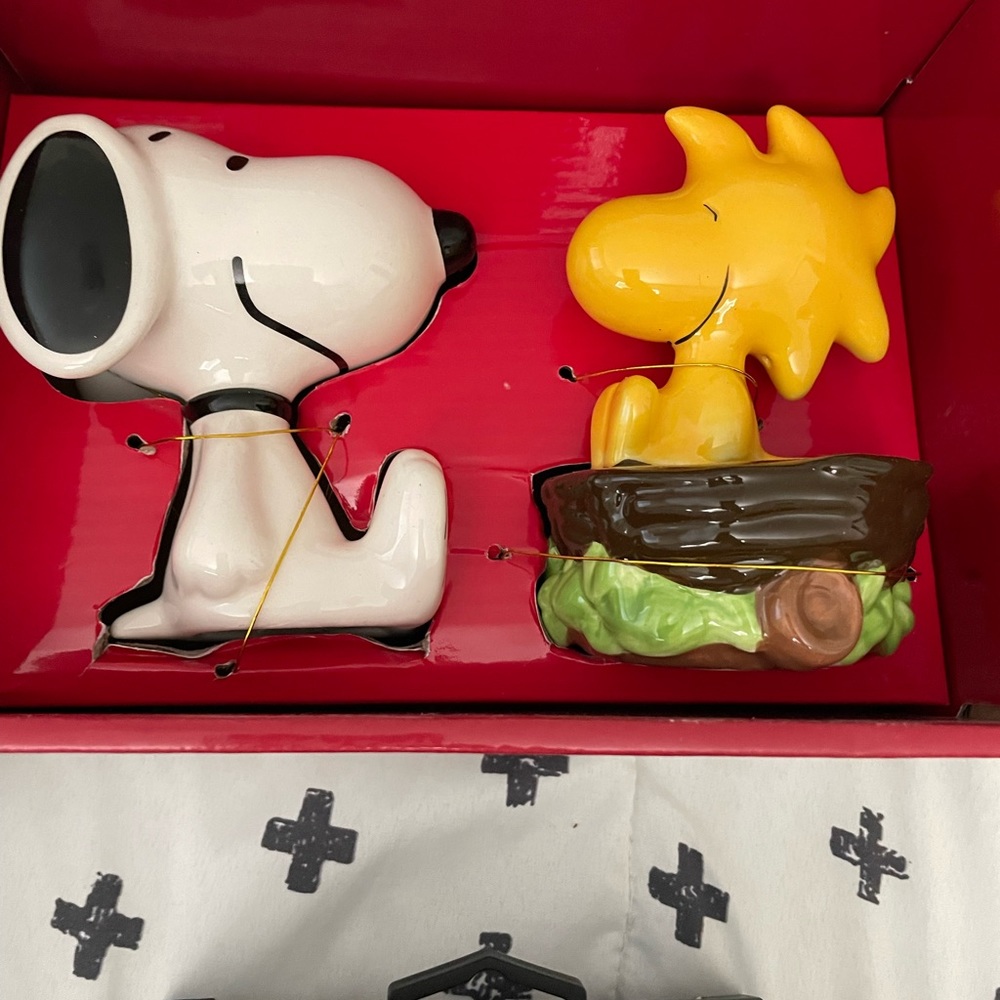 Snoopy salt and pepper shakers!!